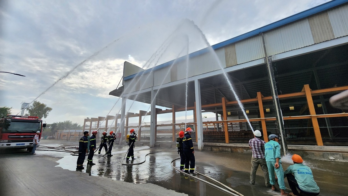 Thực tập phòng cháy chữa cháy và cứu nạn cứu hộ tại Nhà máy Bê-tông Châu Thành