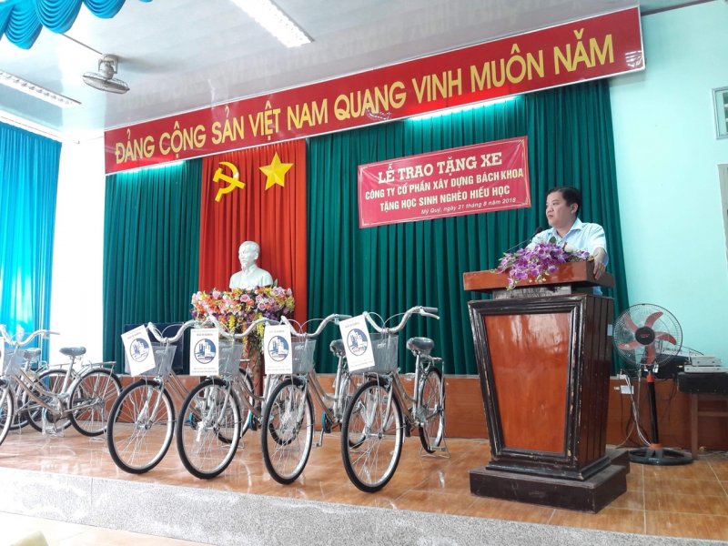 buoi le trao tang xe cho hoc sinh ngheo hieu hoc 2