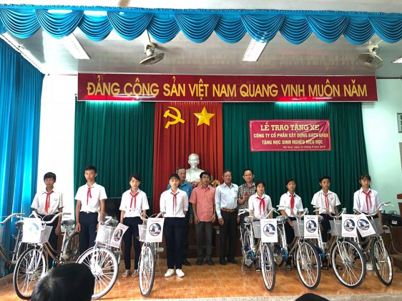buoi le trao tang xe cho hoc sinh ngheo hieu hoc 3