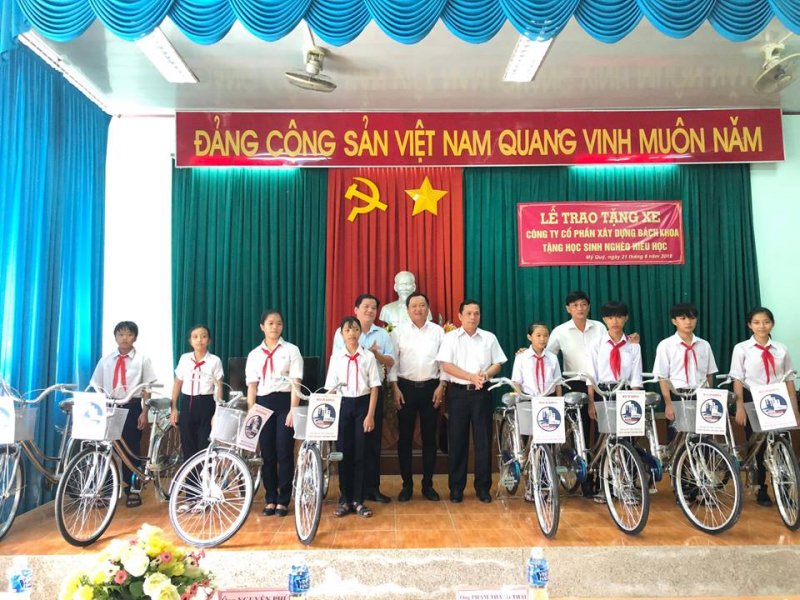 buoi le trao tang xe cho hoc sinh ngheo hieu hoc 4